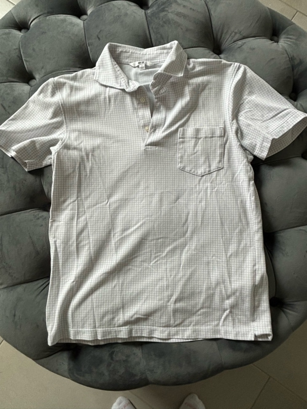 Uniqlo Men's Light Gray Checkered Short-Sleeve Polo with Chest Pocket Small